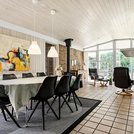 Kaerhogen Romo Denm * Romo